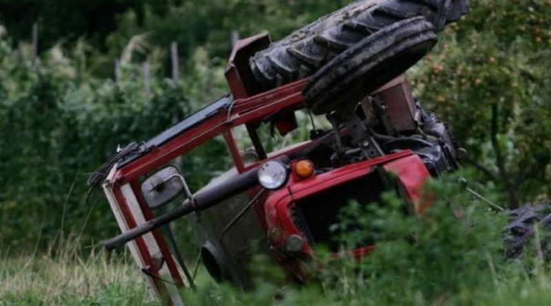 U rrokullis me traktor një person në Skenderaj, lëndohet rëndë