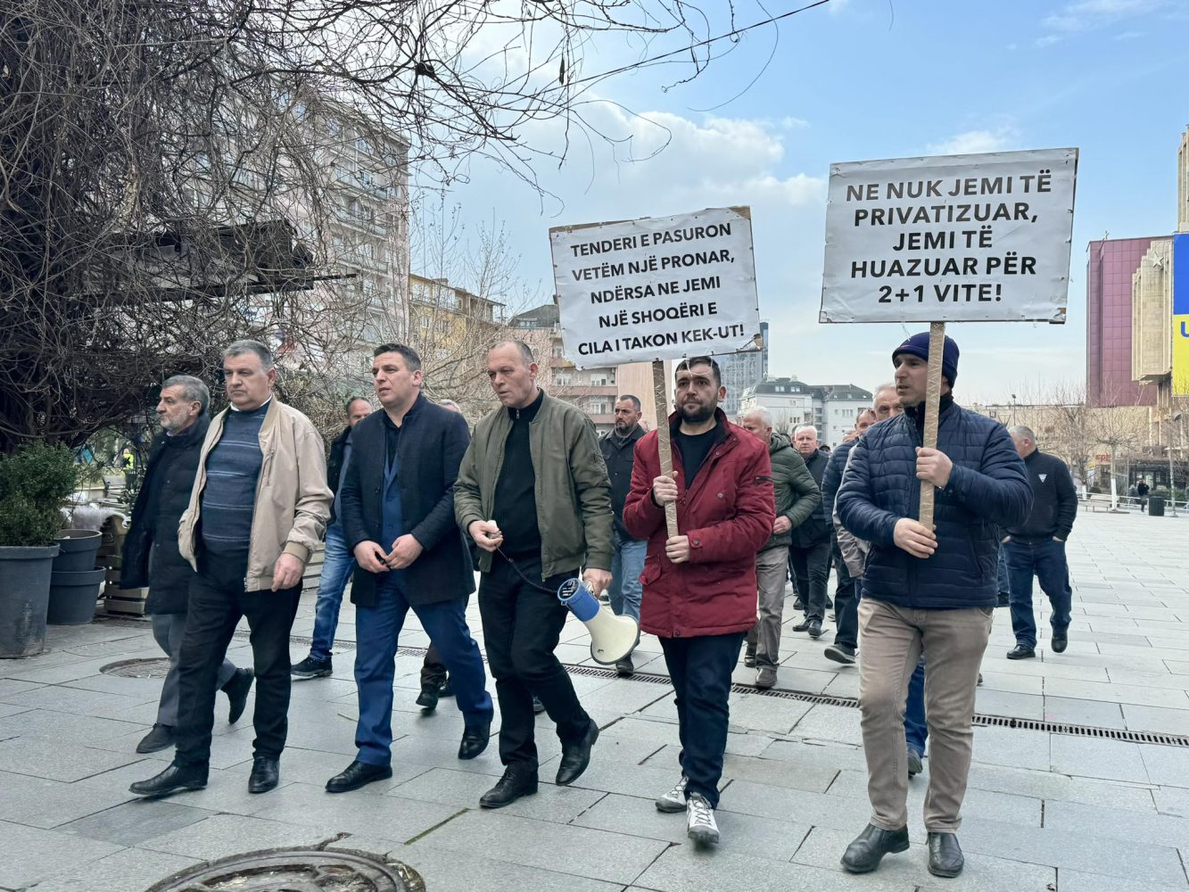 “Tenderi e pasuron vetëm një person”, punëtorët e KEK-ut sërish në protestë