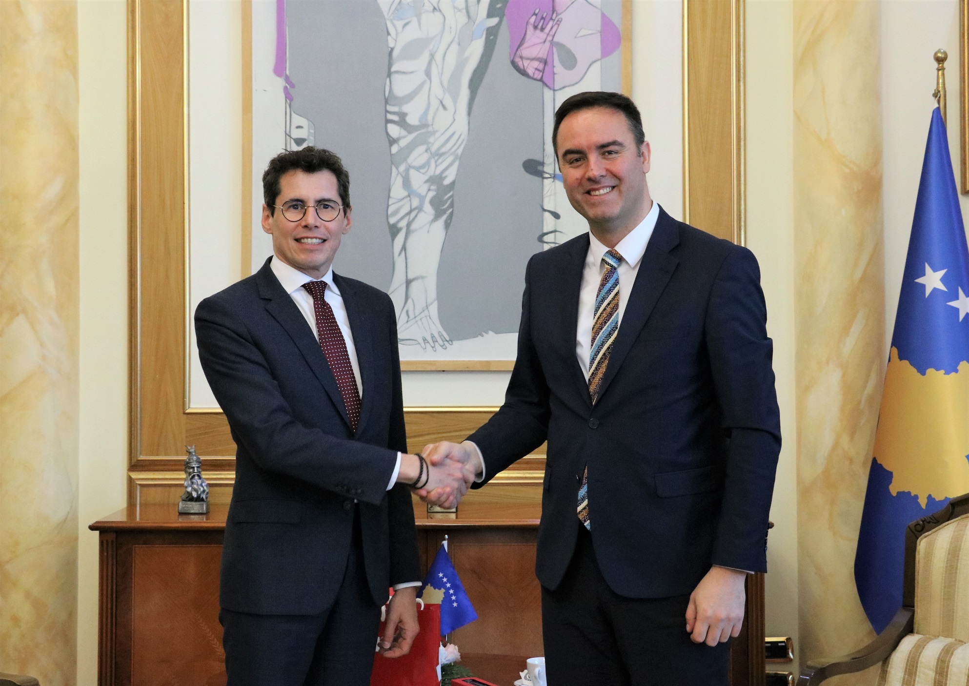 konjufca-pret-ne-takim-amabsadorin-e-ri-zviceran,-diskutojne-pe-vazhdimin-e-bashkepunimit