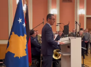 ministri-gjerman-uron-ne-shqip:-rrofte-pavaresia-e-kosoves-(video)