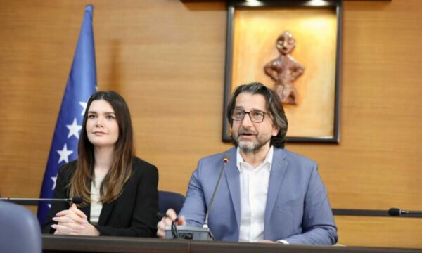 sahatciu-per-anulimin-e-tenderit-per-digjitalizim-ne-arsim:-arsyetimi-per-shkarkimin-tim-u-shemb-vetvetiu