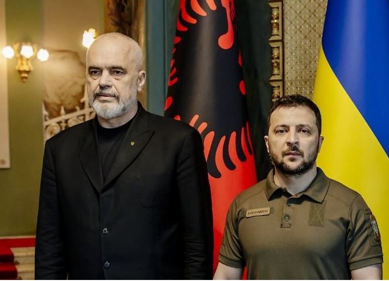 Zelensky arrin sot në Tiranë, në Samitin për Ukrainën Kosova përfaqësohet nga Vjosa Osmani