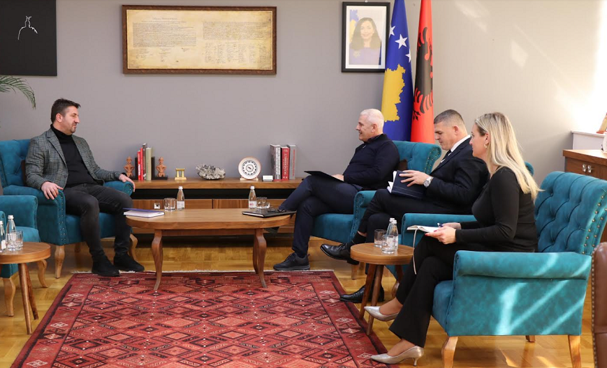 krimet-e-kryera-gjate-luftes-ne-kosove,-svecla-pret-ne-takim-hetemin