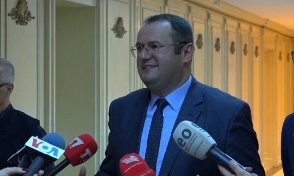 takimi-per-dinarin/-guvernatori-i-bqk-se-tregon-se-cfare-u-bisedua-ne-bruksel
