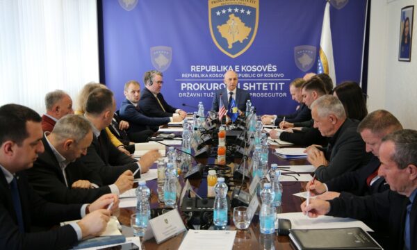 takimi-ne-pranine-e-zyrtarit-te-ambasades:-prokuroret-te-jene-sa-me-profesionale-rreth-pushimit-te-hetimeve-dhe-konfiskimin-e-pasurise