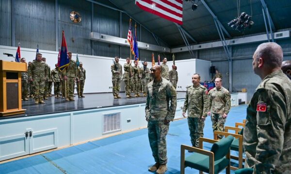 nderrohen-komandantet-e-komandes-rajonale-te-kfor-it-ne-lindje,-foto-nga-ceremonia-ne-bondsteel