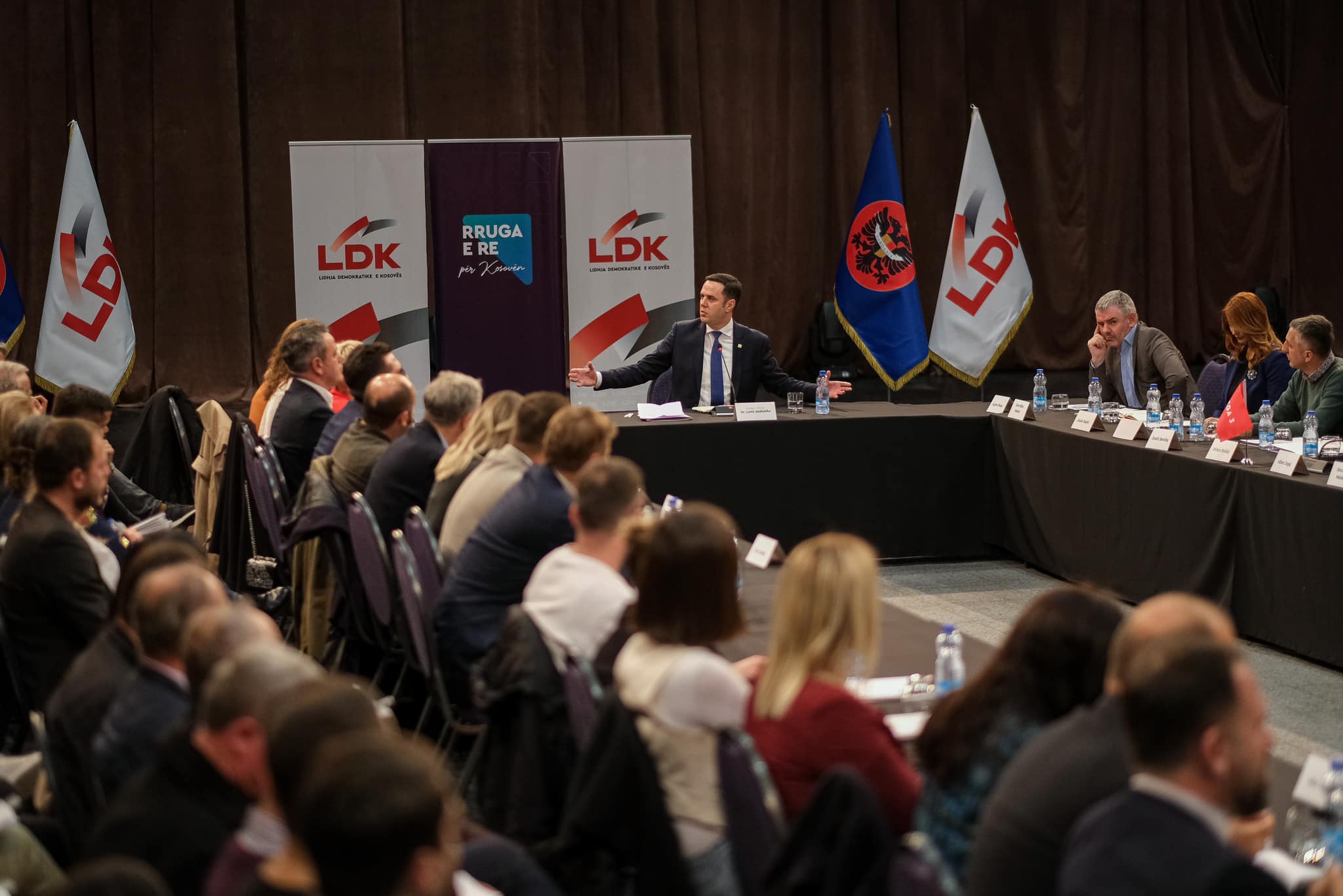 “koha-jone-po-vjen”,-abdixhiku-mobilizon-strukturat-e-tij-ne-prishtine