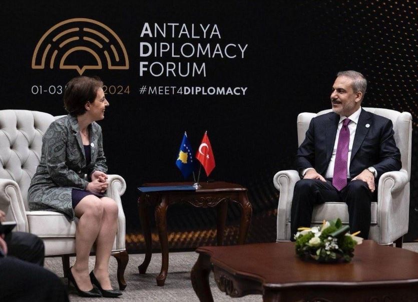 gervalla-takon-homologun-turk,-ne-fokus-mbeshtetja-ndaj-kosoves-per-kie-dhe-nato