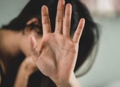 dhuna-ne-familje/-babai-lajmeron-djalin-dhe-nusen-ne-polici