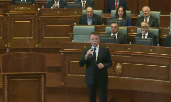 26-vjetori-i-epopese-se-uck’se,-ilir-shaqiri-kendon-ne-kuvend-kengen-“serish-vjen-marsi”