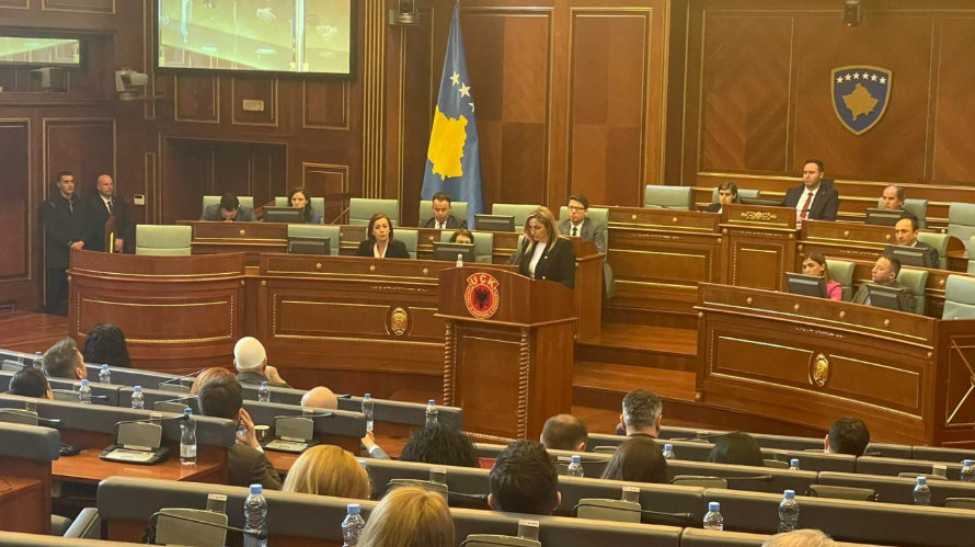 deputetja-selimi-emocionohet:-ata-jane-larg-nga-ketu,-larg-nga-prekazi-–-por-drejtesia-do-te-triumfoje