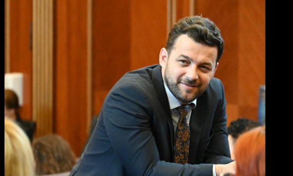 gjykatesja-ne-pushim-shendetesor,-shtyhet-gjykimi-ndaj-deputetit-ramadani-per-hedhje-te-gazit-lotsjelles-ne-kuvend