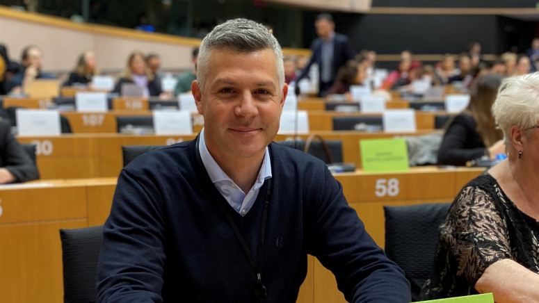 Deputeti slloven emërohet raportues i Parlamentit Europian për heqjen e vizave për serbët e Kosovës