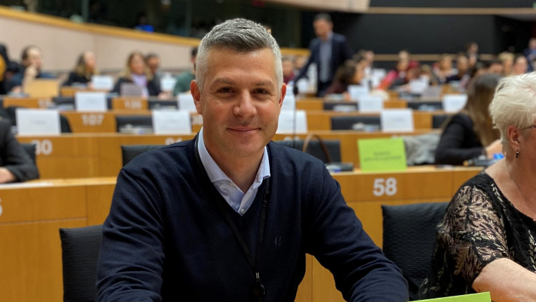 deputeti-slloven-emerohet-raportues-i-parlamentit-europian-per-heqjen-e-vizave-per-serbet-e-kosoves