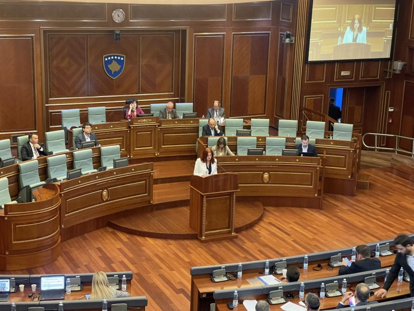 hoxha:-vetem-ne-dy-muajt-e-fundit,-600-mesimdhenes-jane-larguar-nga-kosova