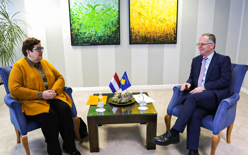bislimi-takon-ambasadoren-e-holanes,-flasin-per-rrugetimin-drejt-integrimit-evropian-te-kosoves