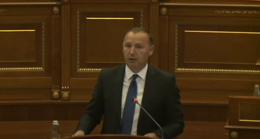 zemaj:-mungesa-e-barnave-shkojne-ne-tenderet-brenda-ministrise-se-shendetesise