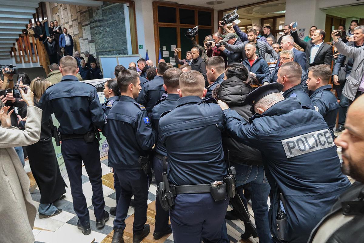 Arrestimi i aktivistëve të PSD-së, Rrusta: Policia e ka të ndaluar të futet në kampusin universitar