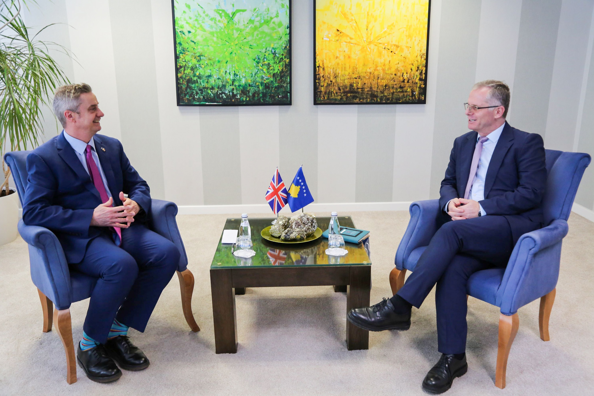 bislimi-priti-ne-takim-ambasadorin-hargreaves,-diskutuan-per-procesin-e-dialogut