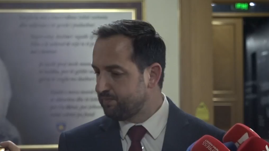 korenica:-vendimi-per-dinarin-i-qelluar-por-eshte-dashur-te-njoftohen-nderkombetaret