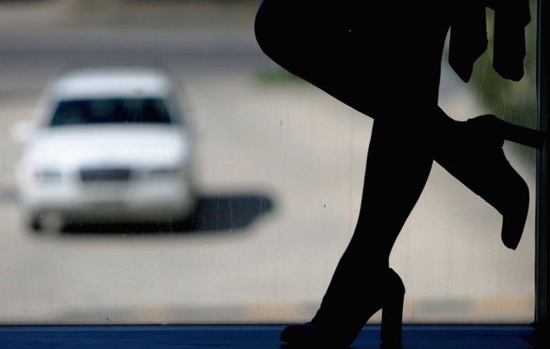 gazetari-harlicaj:-ne-kosove-jane-245-profile-online-te-eskortave,-shqiperia-prin-ne-ballkan