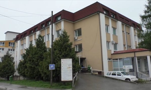 Plagosja e tre personave në Gjakovë, spitali jep informata për gjendjen e tyre