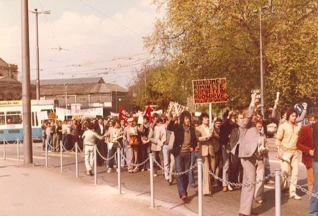 me-disa-fotografi-te-studenteve,-kryeministri-kurti-kujton-43-vjetorin-e-fillimit-te-demonstratave-te-vitit-1981