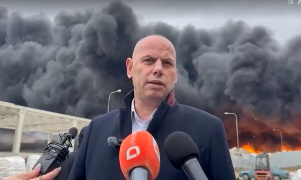 zjarri-ne-drenas,-lladrovci-kerkon-ndihmen-e-kfor-it:-me-helikoptere-me-ardhe-me-gjuajt-uje