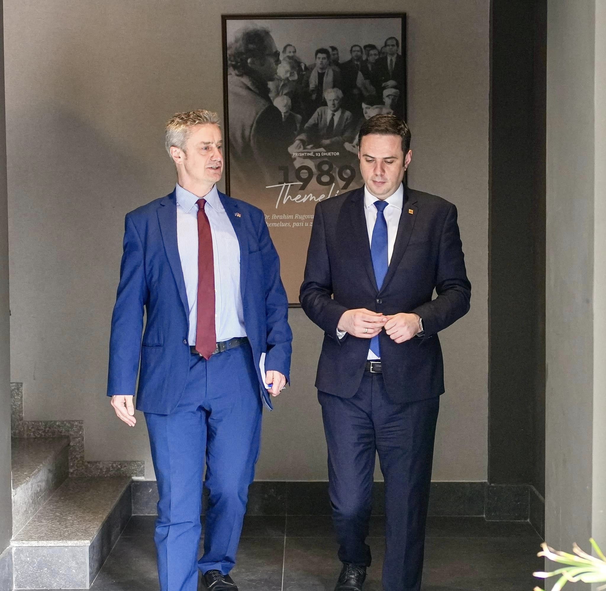 Abdixhiku takon ambasadorin britanik: Raportet në mes dy vendeve – garanci për të ardhmen e Kosovës