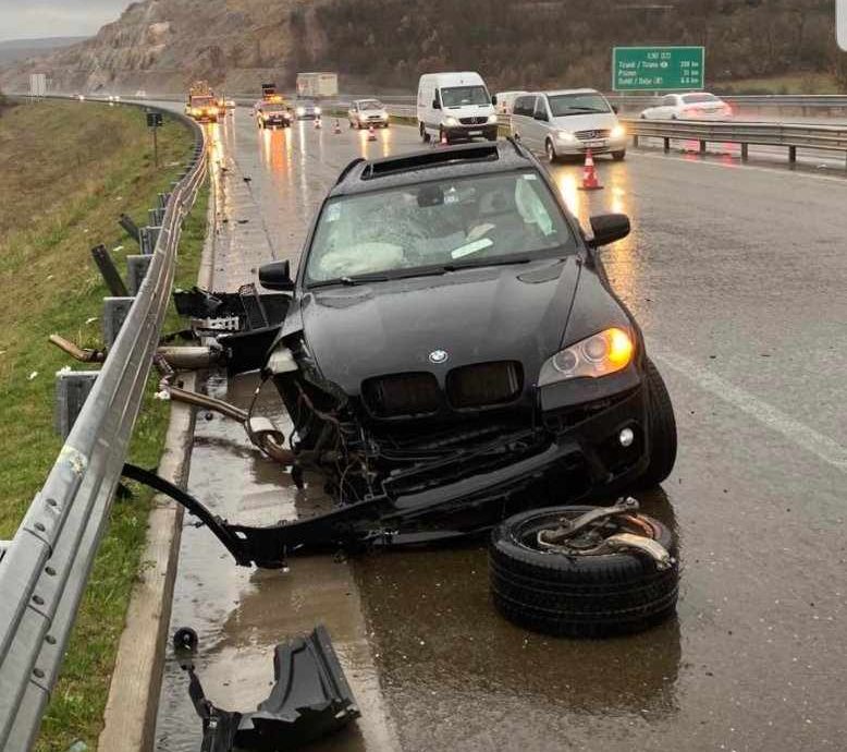 vetaksident-ne-autostraden-“ibrahim-rugova”,-dy-te-lenduar