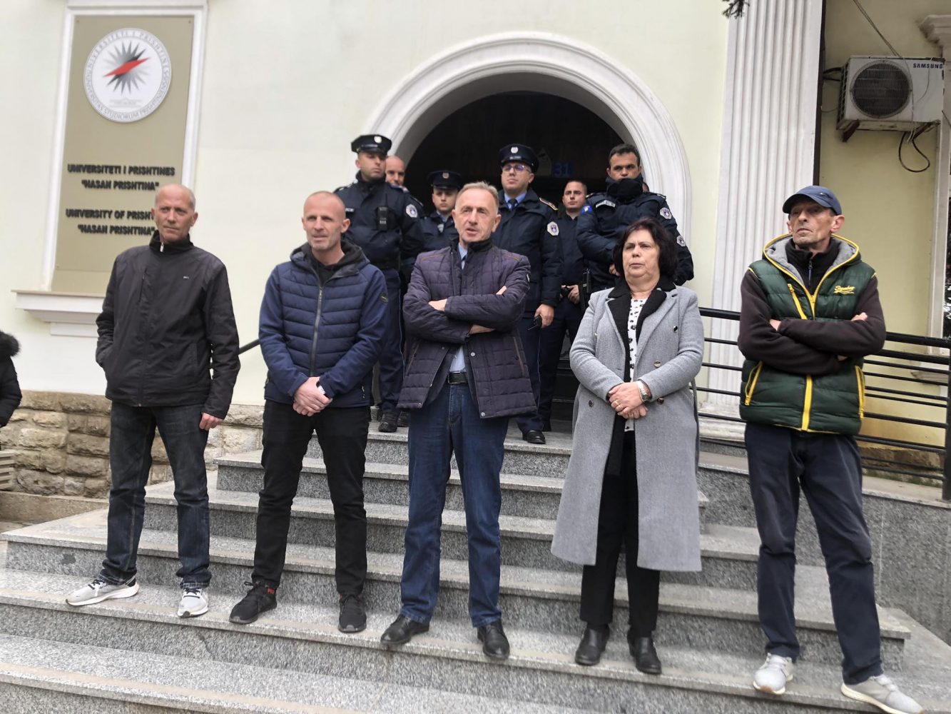 protestojne-punetoret-teknike-dhe-ata-te-sigurimit-fizike-te-up-se