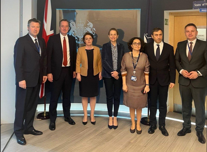 gervalla-ne-takim-me-ambasadoret-e-shteteve-te-quint-it-ne-nato:-kosova-ka-bere-hapa-gjigant-25-vite-pas-intervenimit