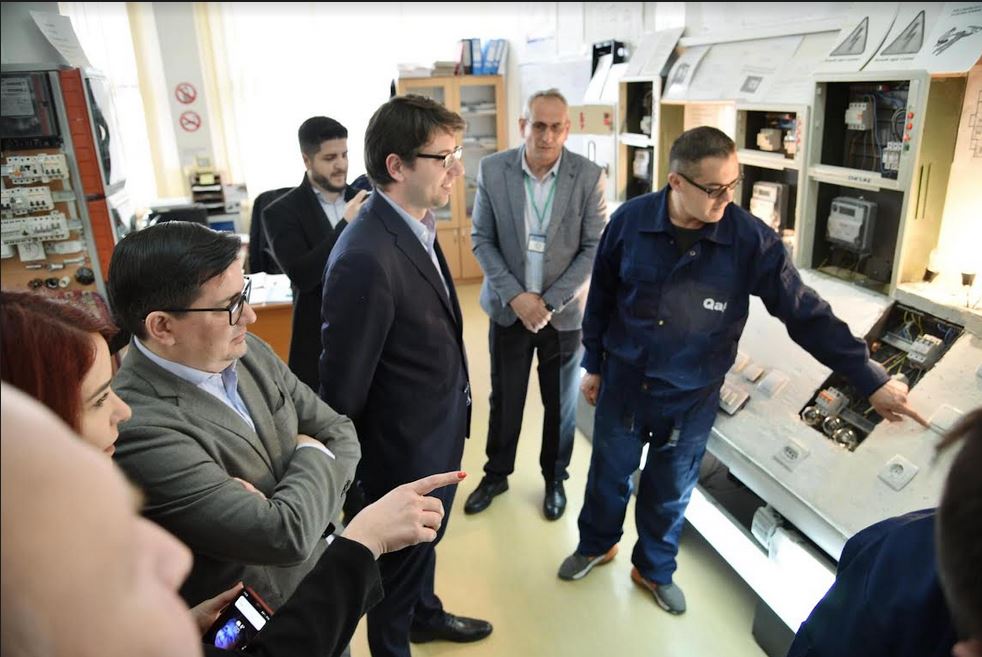 fillojne-trajnimet-ne-instalime-solare-ne-qendrat-e-aftesimit-profesional