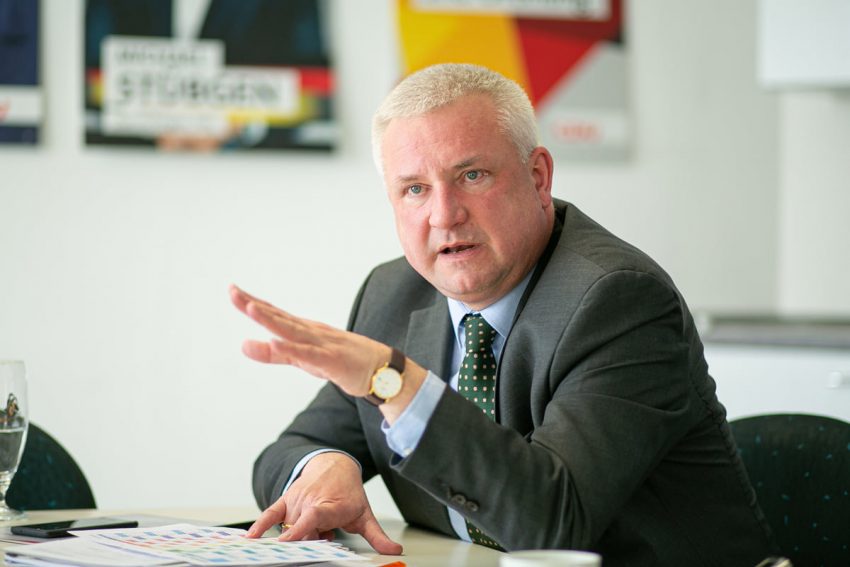 deputeti-gjerman-reagon-ashper,-pasi-escobar-permendi-dy-kushte-tjera-per-kosoven-per-anetaresim-ne-kie