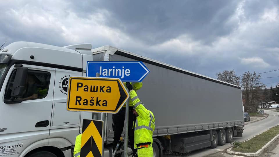 “vandalizimi-i-tabelave-te-vendosura-ne-veri”,-elshani:-nuk-ka-elemente-te-vepres-penale
