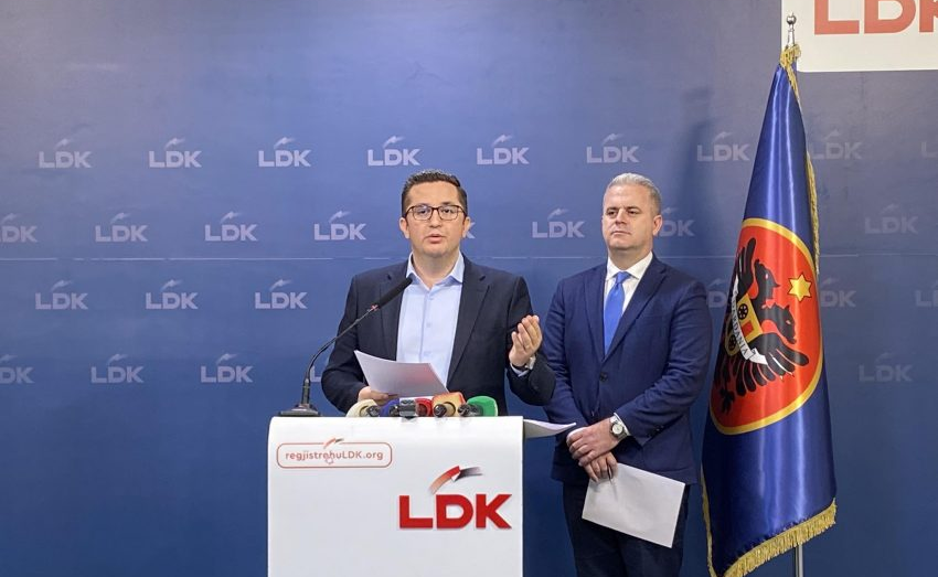 ldk-ja-akuzon-pushtetin-se-po-vjedh-miliona-permes-kontratave-njeburimore