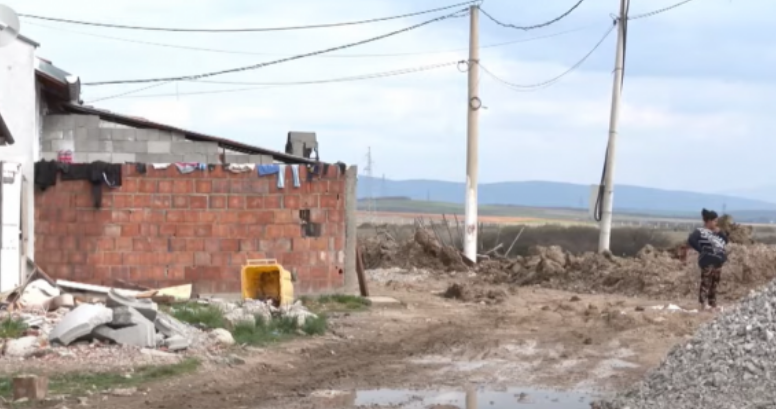 familja-e-4-vjecares-ne-pritje-te-rezultateve-te-autopsise,-iml:-po-behen-analiza-shtese