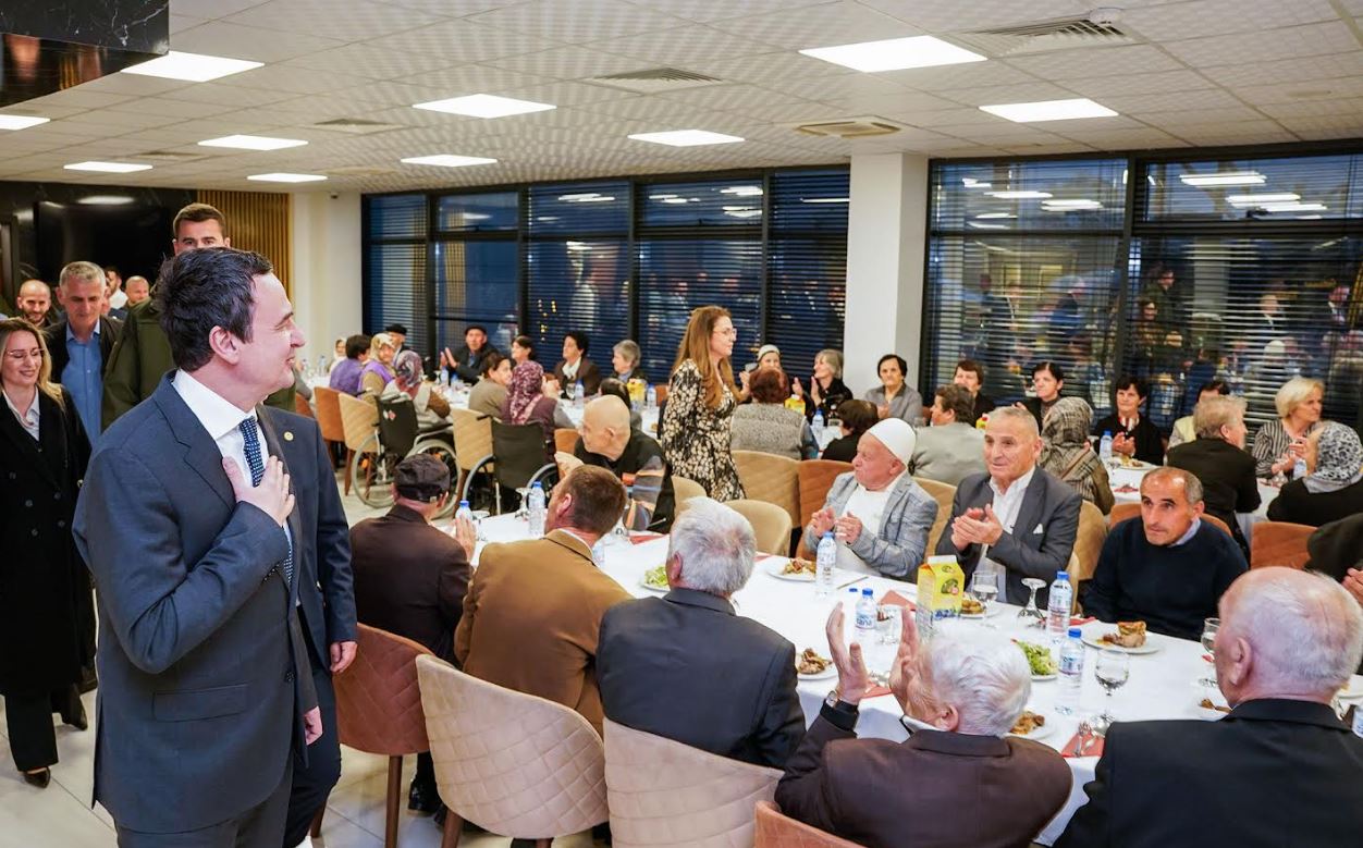 kurti-beri-iftar-me-te-moshuarit-ne-shtepine-e-te-moshuarve-ne-gjinoc