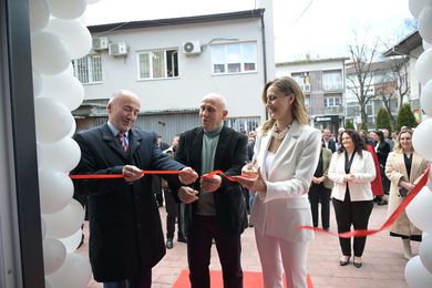 inaugurohet-objekti-i-ri-i-drejtorise-per-mireqenie-sociale-ne-peje,-muhaxheri-e-vlereson-ngjarje-te-rendesishme