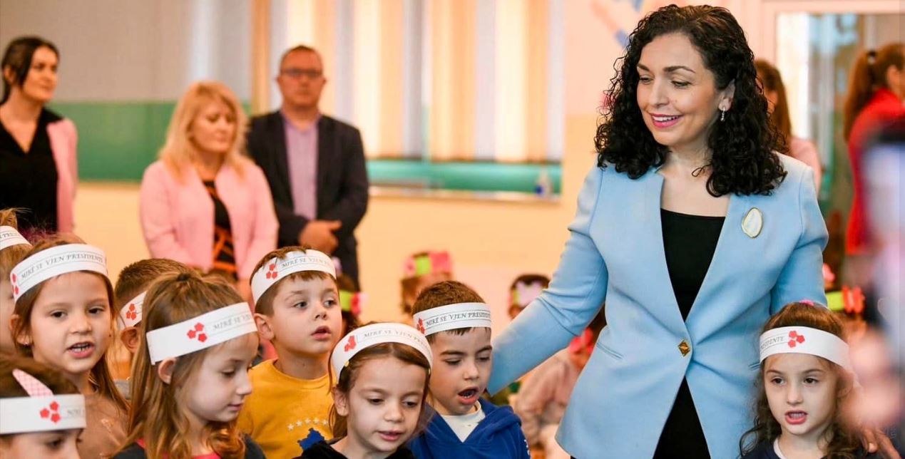 osmani-viziton-kopshtin-e-femijeve-ne-lipjan:-e-ardhmja-e-kosoves-eshte-e-ndritshme