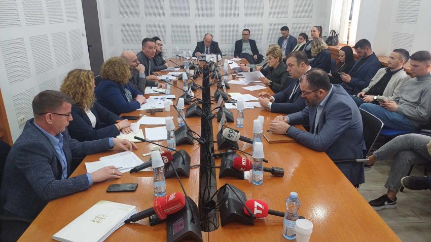 opozita-perplaset-me-rozeta-hajdarin,-shkak-inspektoret-e-tregut