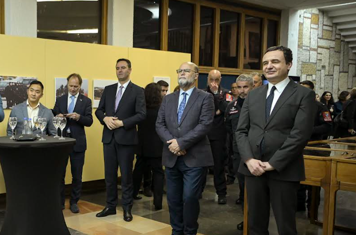 kurti-falenderon-cekine-per-rolin-dhe-kontributin-ne-rrafshin-e-sigurise-se-kosoves