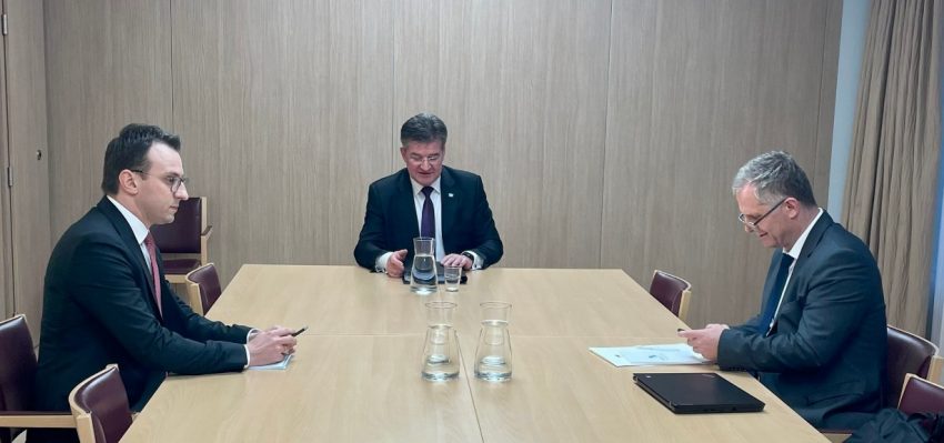 takimi-ne-bruksel/-qeveria-e-kosoves-del-me-komunikate