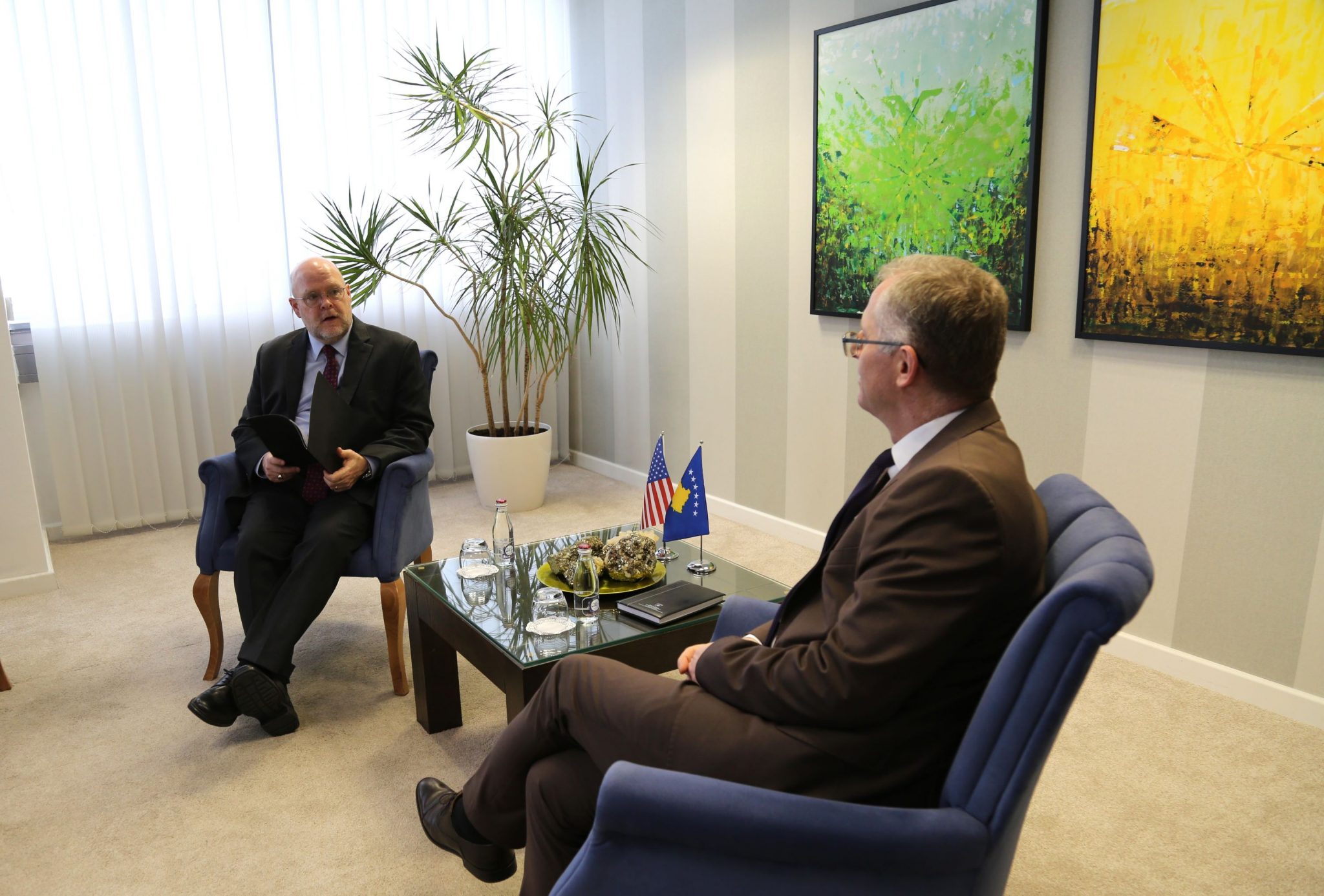 hovenieri-i-shkon-ne-qeveri-bislimit,-pas-takimit-do-te-kete-adresim-per-media