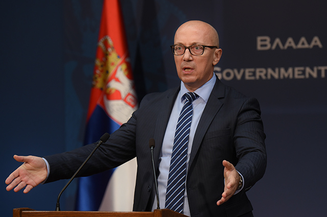 “jeni-betu-para-albin-kurtit”,-“s’kam-qene-asnjehere-deputet-i-kosoves”-–-perplasje-ne-parlamentin-serb
