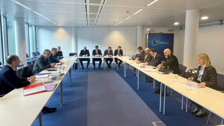 dialogu-kosove-serbi,-lajcak-paralajmeron-serish-takime-javen-e-ardhshme-–-tregon-se-cilat-tema-do-te-diskutohen