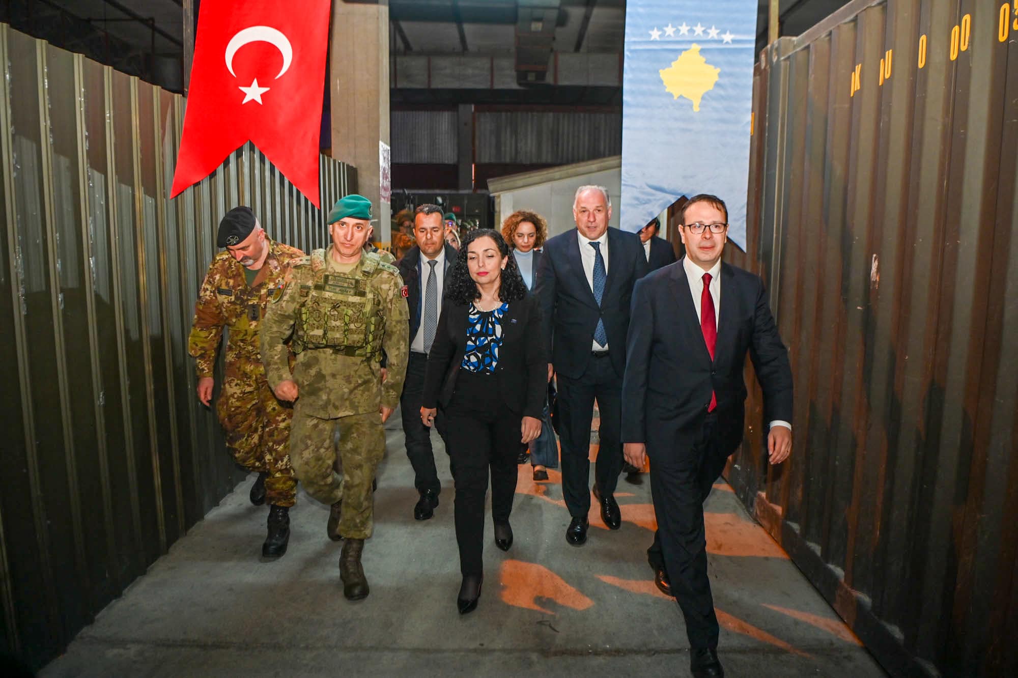 osmani-i-falenderon-ushtaret-turq-qe-sherbejne-ne-kosove