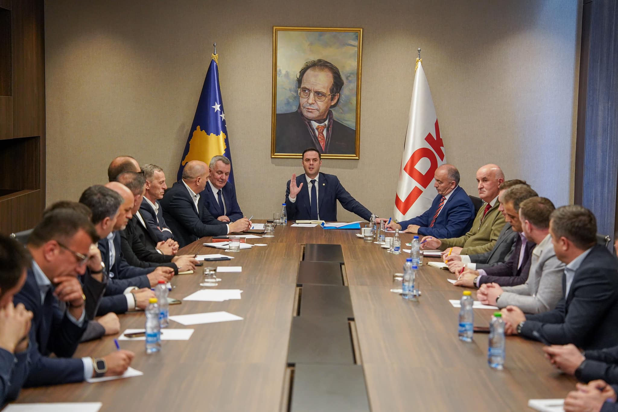 abdixhiku-takon-kryetaret-e-degeve:-mobilizimi-yne-po-merr-forme