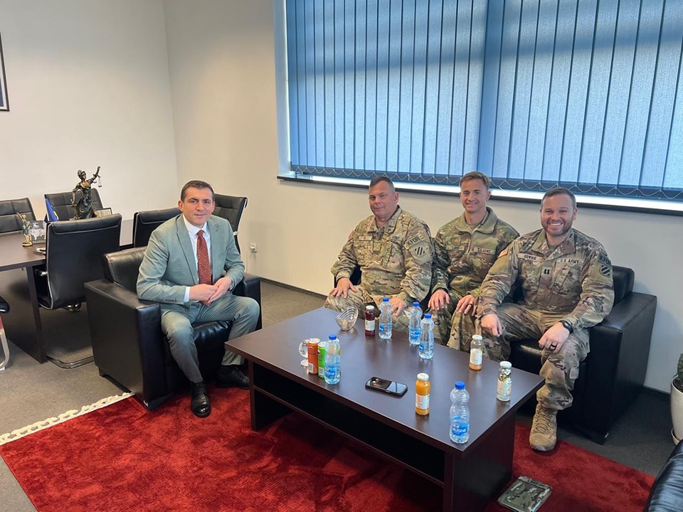 kryeprokurori-gashi-priti-ne-takim-pjesetare-te-kfor-it-amerikan