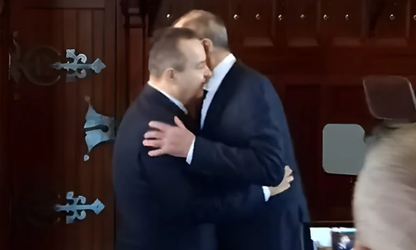 “from-russia-with-love”,-deputeti-gjerman-komenton-perqafimin-e-daciqit-me-lavrovin